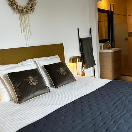Les Tilleuls Bed & Breakfast *